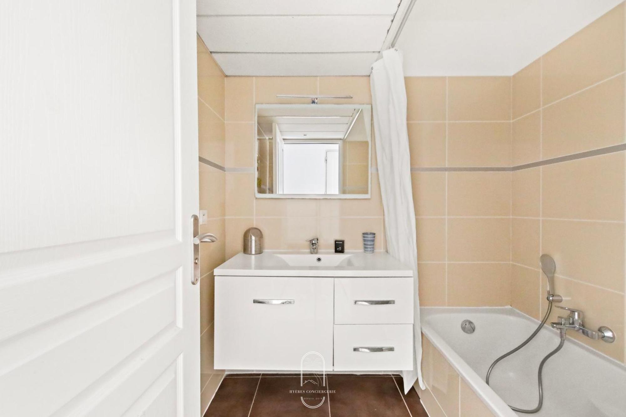 Maisonnette Saona Vue Mer Plages 800M Wifi Clim Pk By Hc Carqueiranne Exteriör bild